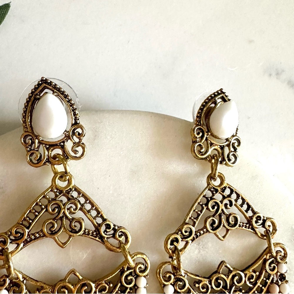 FLAW Art Deco Vintage Style Nouveau Elegance Gold White Chandelier Earrings NEW - Picture 4 of 6